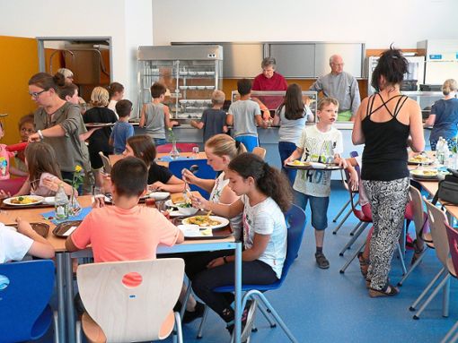 Derzeit werden in der Schulmensa 40 bis 60 Essen pro Tag ausgegeben.  Foto: Krokauer Foto: Schwarzwälder Bote