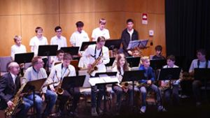 Junior-Big-Band  swingt   mit   Jazz-Professor Harm  aus Wien