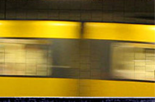 Eine Stadtbahn prallt am Freitagvormittag in Stuttgart-Ost mit einem Auto zusammen. Auch im Stuttgarter Westen ereignet sich ein solcher Unfall (Symbolbild). Foto: Leserfotograf ma-frey