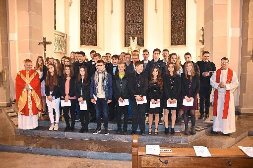 In der Kirche St. Georg in Empfingen erhielten die Jugendlichen der Seelsorgeeinheit das Sakrament der Firmung. Foto: Baiker Foto: Schwarzwälder-Bote