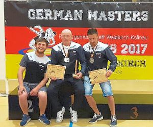 Sascha Pfeifer (links) und Ildar Schreiner (Mitte) vom AV Sulgen waren bei den German Masters in Waldkirch erfolgreich. Foto: Schwarzwälder-Bote