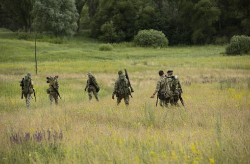 Kämpfer des Asow-Regiments trainieren im Juni in der Nähe von Charkiw, Ukraine. (Archivbild) Foto: IMAGO/Agencia EFE/IMAGO/Orlando Barría
