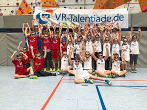 Hände hoch für die nächste Runde: Die Kinder des Handballbezirks Rastatt freuen sich auf den Bezirksentscheid in Baiersbronn. Foto: Krebs Foto: Schwarzwälder Bote