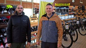 Heiko Rittmann (links) und Alexander Heselschwerdt freuen sich auf die neue Bikepark-Saison in Bad Wildbad. Foto: Bernd Mutschler