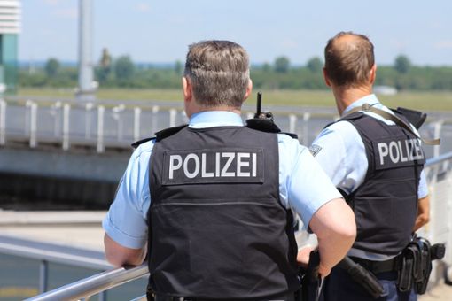 Die Polizei zog den Reisebus auf der B 27 bei Hechingen auf dem Verkehr. (Symbolfoto) Foto: Pixabay