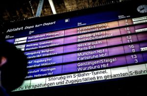 Verspätungen und Zugausfälle sind keine Seltenheit – künftig wird der  Regionalverband von der Bahn  dann höhere Strafzahlungen verlangen. Foto: Lichtgut/Max Kovalenko