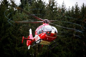 Der schwer verletzte Fahrradfahrer wurde mit dem Hubschrauber in eine Klinik geflogen. (Symbolbild) Foto: Marc Eich