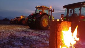 Bauern an B27 – Traktoren stellen sich am Dienstagabend auf