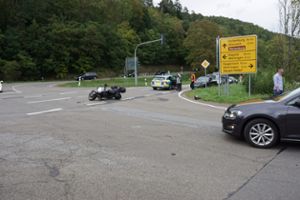 Motorradunfall an der gefährlichen Eyach-Kreuzung. Foto: Lück