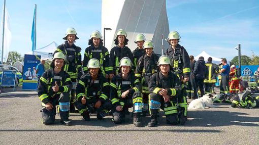 Zehn Nagolder Feuerwehrleute nahmen am Towerrun in Rottweil teil (Bild links).  Foto: M. Fritsch
