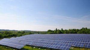 Schon jetzt produziert die Gemeinde eine große Menge erneuerbarer Energie durch PV-Anlagen (Symbol-Foto). Foto: protectnature - stock.adobe.com