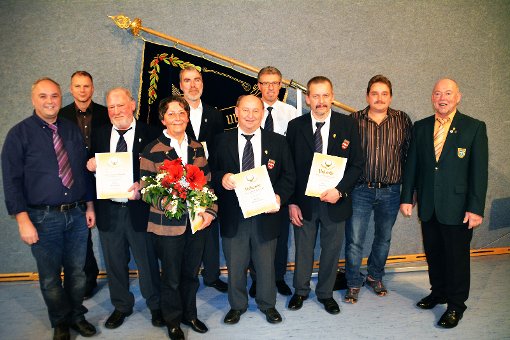 Langjährige Sänger ehrte der Sängerbezirk Albstadt bei seiner Hauptversammlung in Unterdigisheim. Foto: Schwarzwälder-Bote