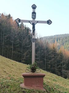 Das Kreuz ist insgesamt 3,7 Meter hoch und steht auf einem Buntsandsteinsockel. Foto: Kohlmann Foto: Schwarzwälder Bote