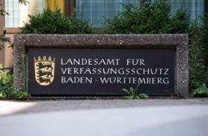 Das Eingangsschild des baden-württembergischen Landesamt für Verfassungsschutz in Stuttgart.  Foto: dpa