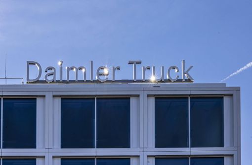 Daimler Truck geht für die Produktion von Batteriezellen in den USA eine Partnerschaft ein. Foto: imago images/Arnulf Hettrich/Arnulf Hettrich via www.imago-images.de