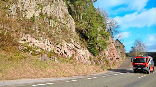 Die Felswände an der Auffahrt zum Ramstein sollen von losem Gestein beräumt werden. Foto: Ziechaus