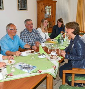Informationsaustausch im Vöhrenbacher Luisenhof. Die Kreistagskandidaten diskutieren  mit Einrichtungsleiterin Karola Kruse (rechts).  Foto: Ketterer Foto: Schwarzwälder Bote