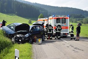 Bei einem Unfall zwischen Jostal und Titisee-Neustadt sind drei Menschen schwer verletzt worden. Foto: kamera24