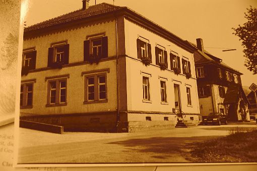 Das ehemalige Einbacher Schulhaus, das Datum der Fotoaufnahme ist unbekannt.  Foto: Repro: Archiv Selter