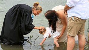 Zwölf Kinder im Stockfeldsee getauft