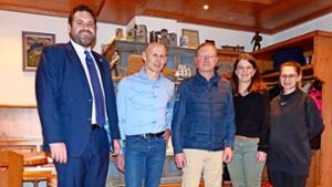 Der neue Vorstand mit Wahlleiter (von links):   Bürgermeister Matthias Bauernfeind,  Markus Schätzle, Gerwin Decker,  Christine Schmid und  Carolin Bonath. Foto: Haas