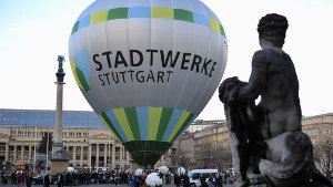 Ballon hebt mitten auf dem Schlossplatz ab