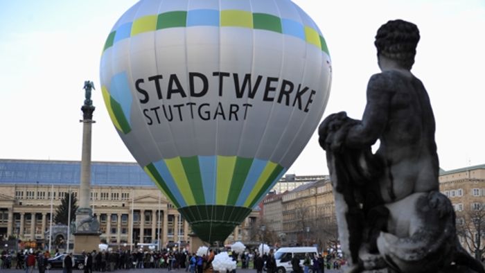 Ballon hebt mitten auf dem Schlossplatz ab
