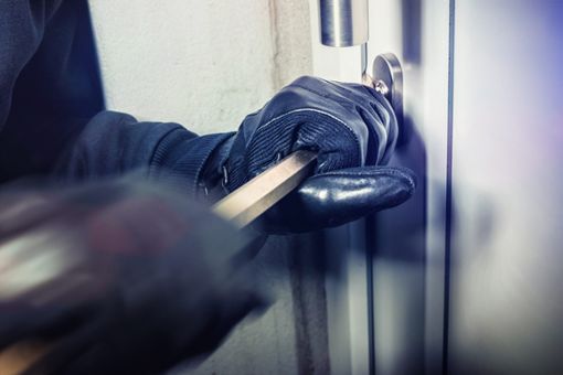 Einbrecher haben sich in Villingen-Schwenningen Zutritt zu seinem Bürogebäude verschafft. (Symbolbild) Foto: Symbol-Foto: ©  AA+W – stock.adobe.com