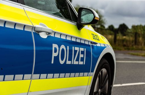 Die Polizei konnte den 18-Jährigen in der Nähe des Tatorts festnehmen.  (Symbolfoto) Foto: IMAGO/Fotostand/IMAGO/Fotostand / Gelhot