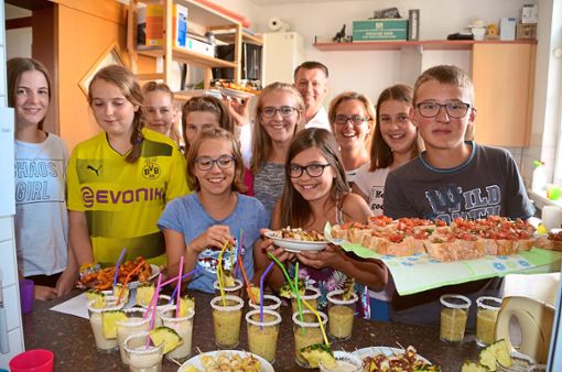 Althengstetter Jugendliche fertigten leckere Snacks und  Cocktails für sommerliche Partys. Foto: Bausch Foto: Schwarzwälder Bote