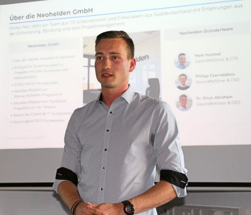 Maik Hummel gab Auskunft über das   erste Jahr seiner Neohelden GmbH.  Foto: Gegenheimer Foto: Schwarzwälder Bote