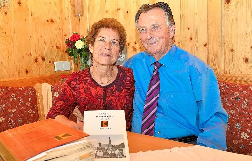 Zwei, die seit über 50 Jahren zusammengehören – Hildegard und Engelbert Kronenbitter, der heute 80 Jahre alt wird. Foto: Morlok Foto: Schwarzwälder-Bote