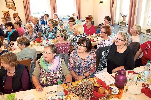 Zum Geburtstag des Bisinger Frauenfrühstücks war der Saal des evangelischen Gemeindehauses komplett ausgebucht.  Foto: Wahl Foto: Schwarzwälder-Bote