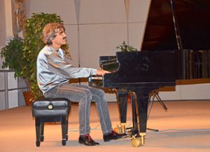 Die Zuhörer merken schnell, wie virtuos Thomas Scheytt am Klavier ist.  Foto: Wagner Foto: Schwarzwälder Bote