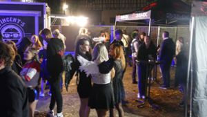 250  Elektro-Fans feiern Halloween beim Wasserschloss