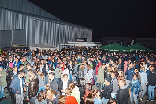 Die Pulsparty am Samstagabend zog rund 800 Besucher ins Industriegebiet Webertal. Fotos: Herzog Foto: Schwarzwälder Bote