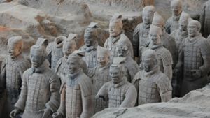 Einige Soldatenfiguren der sogenannten Terrakotta-Armee im Mausoleum Qin Shihuangdis. Foto: Penghua/SIPA Asia via ZUMA Wire/dpa