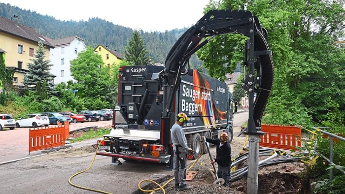 Baustelle: Besonderer Saugbagger schützt Bäume