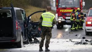 Drei Schwerverletzte bei Zusammenstoß mit Bundeswehrfahrzeug