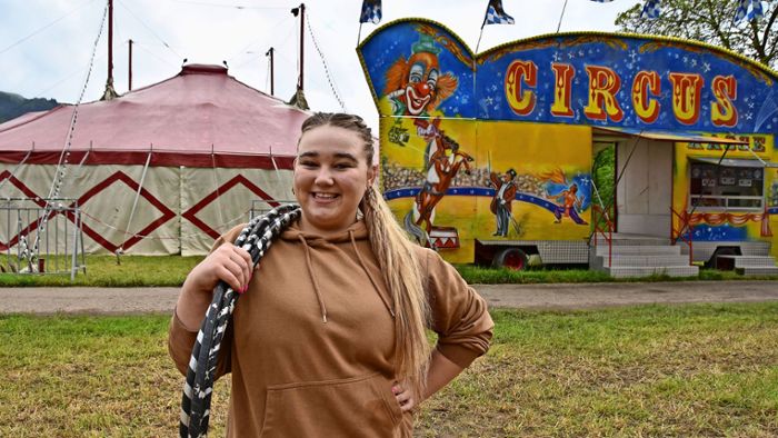 Eine 17-jährige Artistin berichtet vom Leben in einem Zirkus