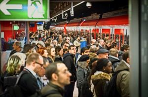 Für eine große Zahl an Menschen spielt die Pünktlichkeit der S-Bahn im täglichen Leben eine zentrale Rolle. Foto: Lichtgut/Achim Zweygarth