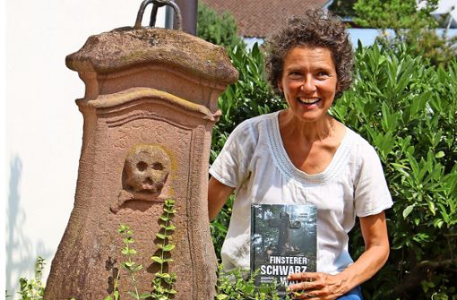 Mit den düsteren Sagen und Geschichten um die Steinkreuze und Bildstöcke  des Schwarzwalds hat sich die Oberwolfacher Autorin Astrid Lehmann in ihrem neuen Buch beschäftigt. Foto: Springmann