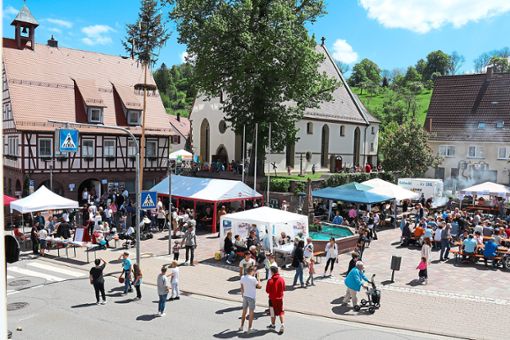 Das Familienfest wird wieder zahlreiche Besucher auf den Haiterbacher Marktplatz locken. Foto: Archiv Foto: Schwarzwälder Bote