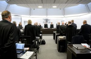 Fortgesetzt wurde der Prozess im Landgericht Stuttgart   gegen fünf Ex-Mitarbeiter der Waffenfirma Heckler & Koch. Dabei ging es um die Frage des Waffen-Endverbleibs.  Foto: Schuldt