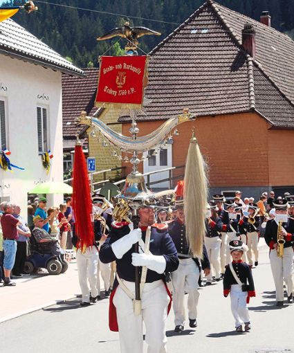 Beim Festumzug anlässlich des 200-jährigen Bestehens der Vöhrenbacher Stadtkapelle präsentierte sich auch die Stadt- und Kurkapelle Triberg,  die  in diesem Jahr sogar ihren 250. Geburtstag feiert. Foto: Heimpel Foto: Schwarzwälder Bote