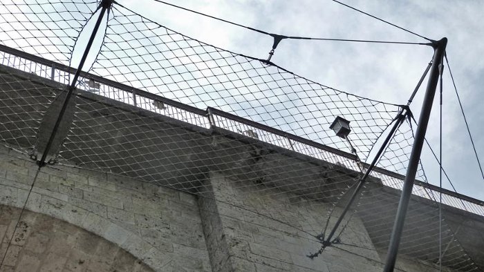 Hochbrücke: Bürger beschwert sich über Fangnetz