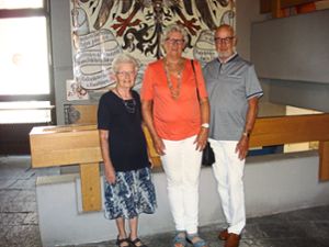 Maria Schultheiss (von links) freut sich seit Jahren über die Besuche von Lia und Gerard De Jong. Foto: Verkehrsverein Foto: Schwarzwälder Bote