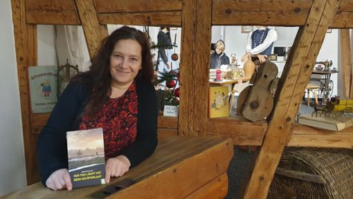 Andrea Pfrommer liest in Wildberg aus ihrem Krimi: „Der Tod läuft mit beim Schäferlauf“. Foto: Lena Knöller