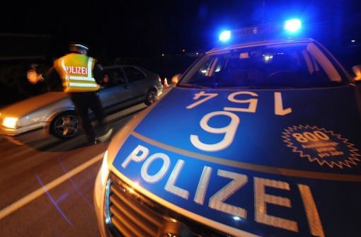Um nicht kontrolliert zu werden, flüchtete eine noch unbekannte Autofahrerin in Oberndorf. Symbolbild. Foto: dpa