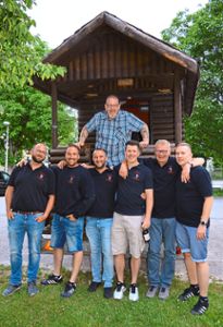 Markus Giek aus Bergfelden ist stolzer Besitzer des alten Hexenwagens.  Foto: ah Foto: Schwarzwälder Bote